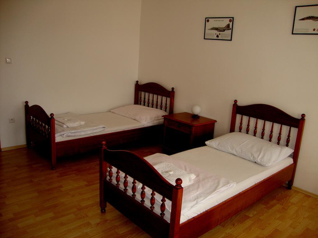 Penzion Aviatik Čáslav Extérieur photo