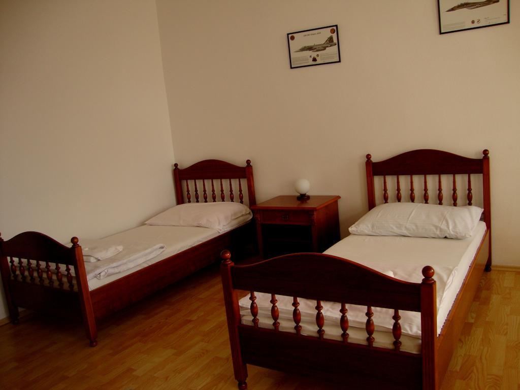 Penzion Aviatik Čáslav Extérieur photo