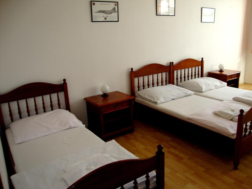 Penzion Aviatik Čáslav Chambre photo