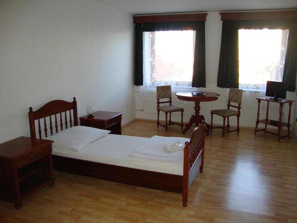 Penzion Aviatik Čáslav Chambre photo