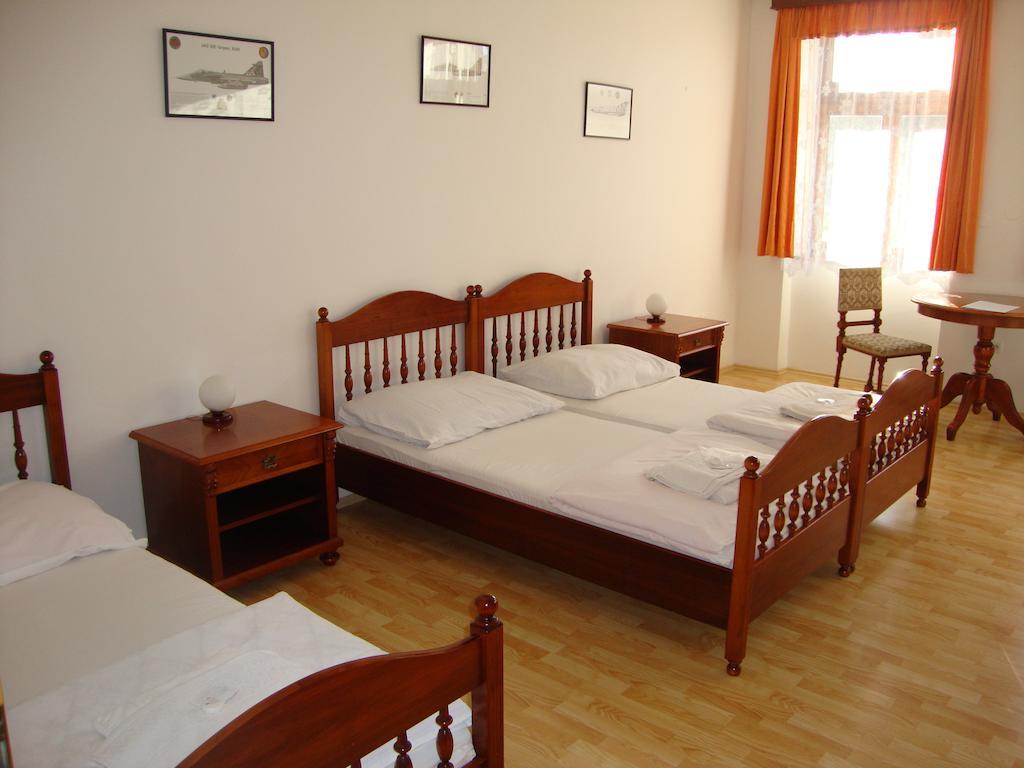Penzion Aviatik Čáslav Chambre photo