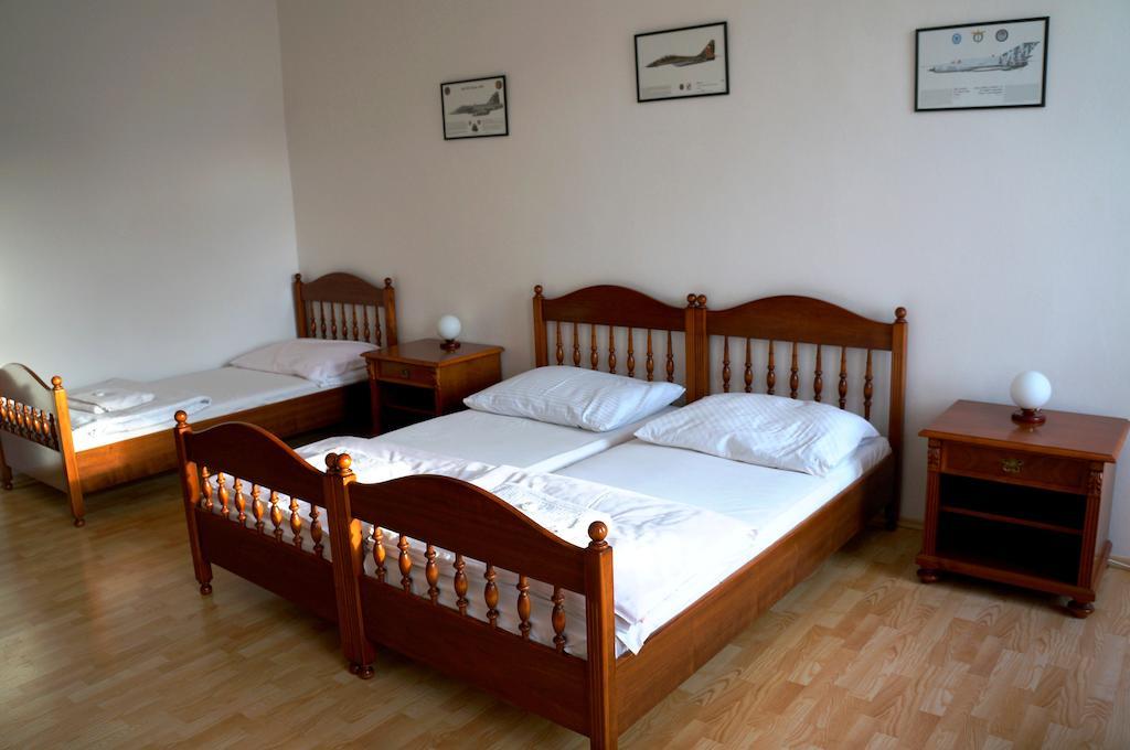 Penzion Aviatik Čáslav Extérieur photo