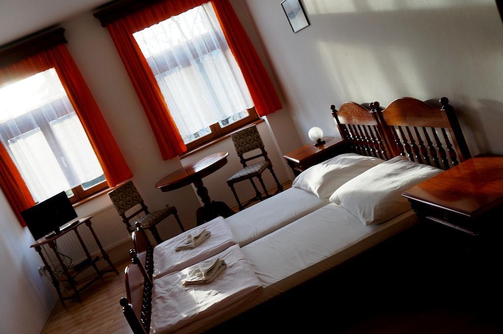 Penzion Aviatik Čáslav Extérieur photo